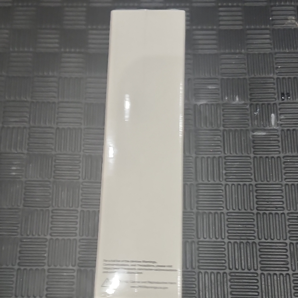 Therabody TheraFace Depuffomg Wand in White - Picture 4 of 6